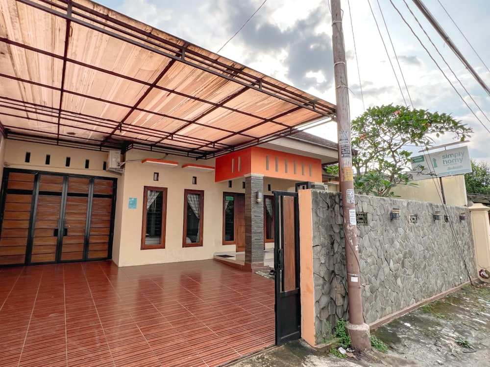 Homestay Sawitsari dekat Pakuwon Mall dan UGM by Simply Homy