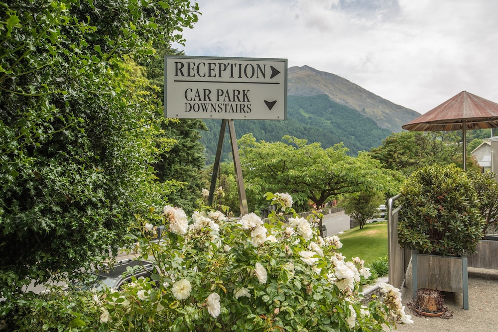 Coronation Lodge