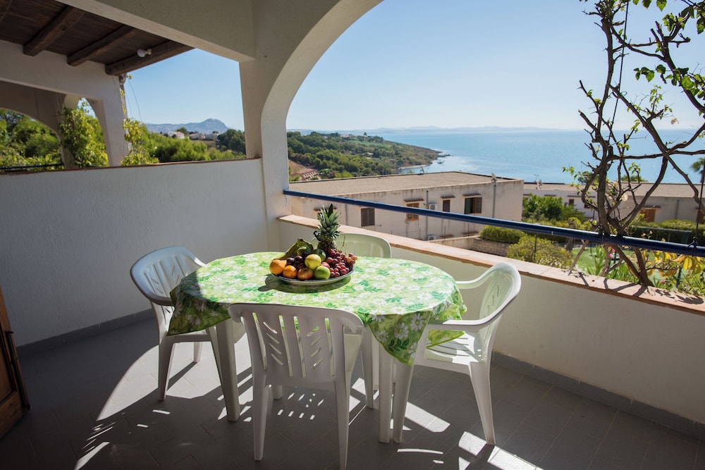 Holiday Home in Sciacca Mare Tennis Soccer Field, Barbecue, Wifi, Kitchenette
