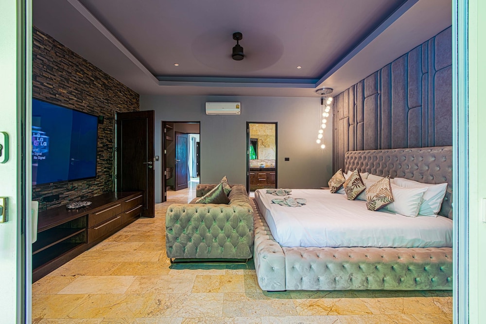 6BR Luxury Tropical Pool Villa PH125