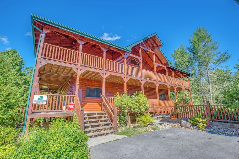 Hemlock Inn by Jackson Mountain Rentals