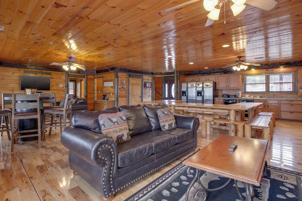 Pine Tree Lodge by Jackson Mountain Rentals