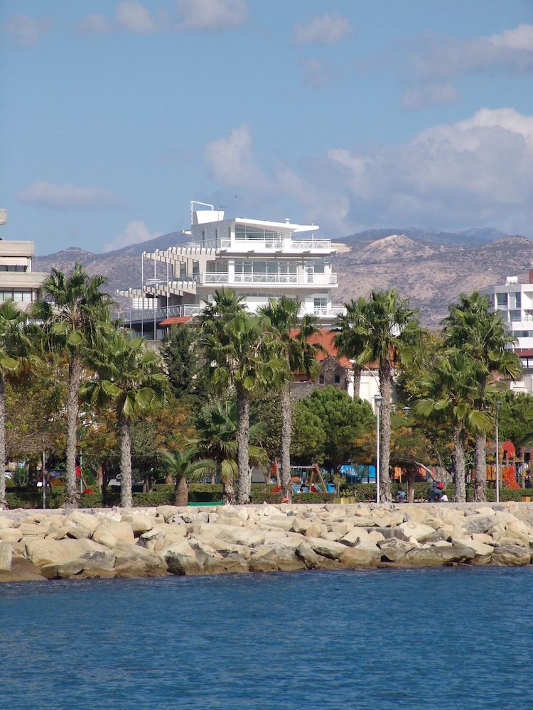 1-80 Collection Apts by TrulyCyprus — фото 2