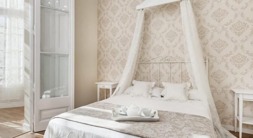 Hostal Lumine Suites by gaiarooms — фото 2