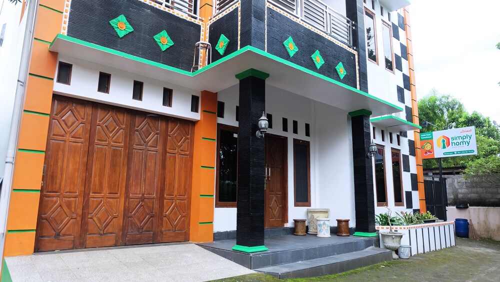 Homestay Jakal Dekat UGM dan Wisata by Simply Homy