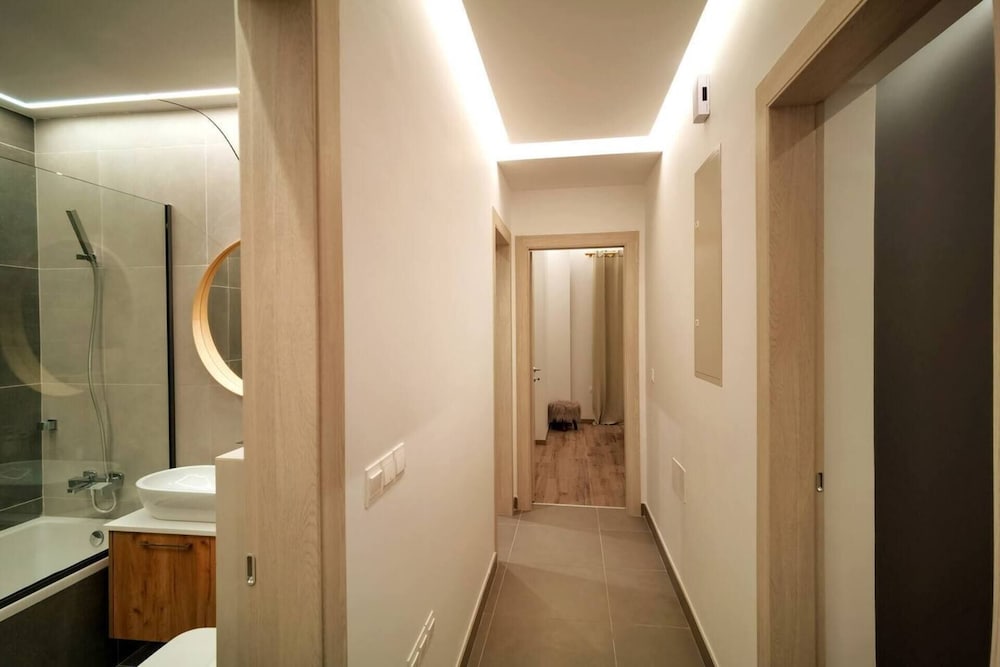 Brand NEW 2-bed Apartment in Agios Athanasios — фото 2