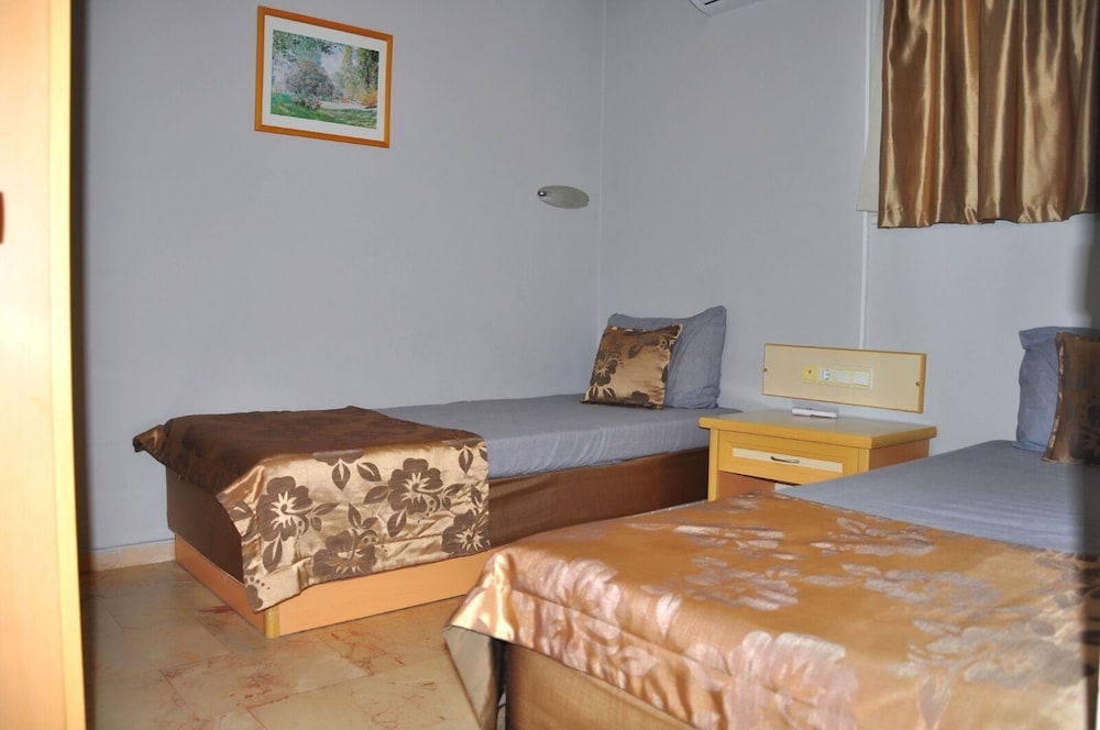 07 Group Hotel