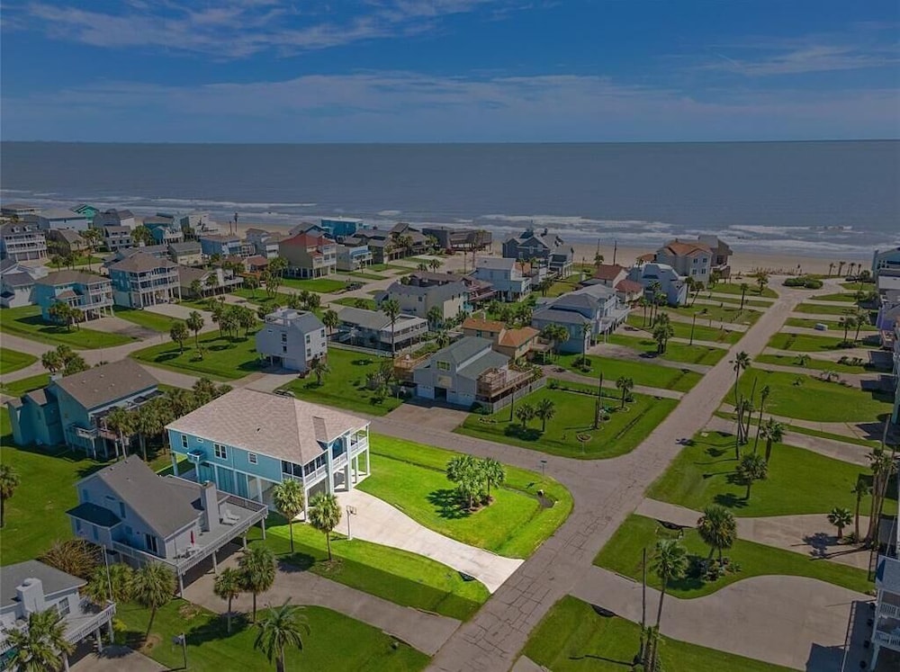 Sandpiper Treasure by Ryson Vacation Rentals