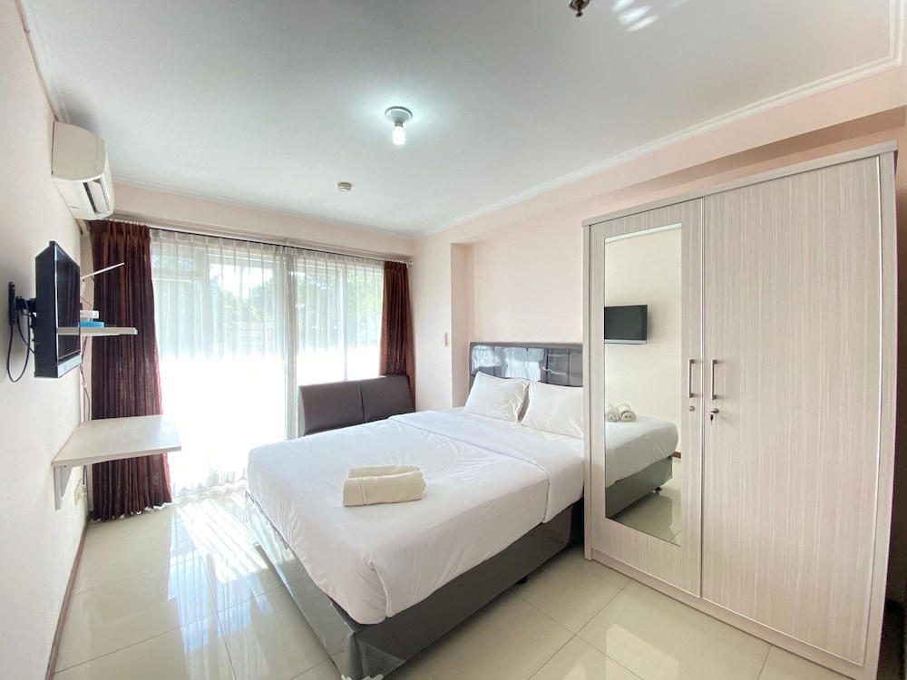 Simply Bright Studio Room at Gateway Pasteur Apartment