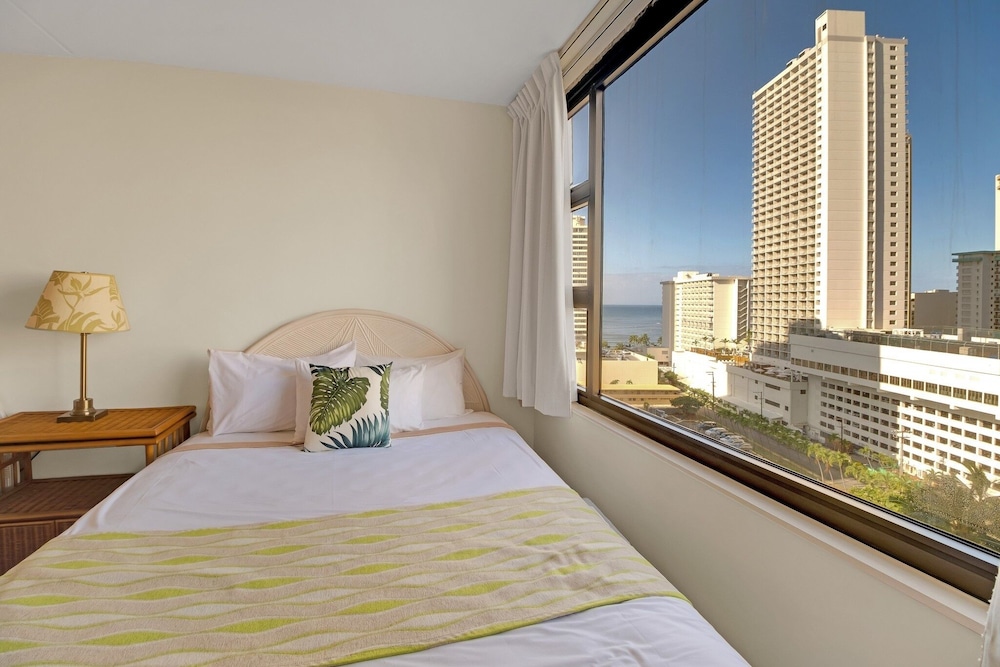 Spacious and Comfortable Ocean View Waikiki Banyan Condo - FREE Parking! by Koko Resort Vacation Rentals