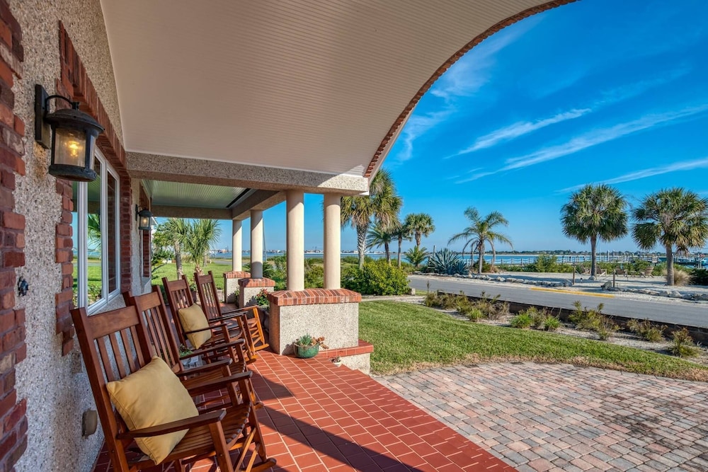 Waterfront Paradise — фото 2
