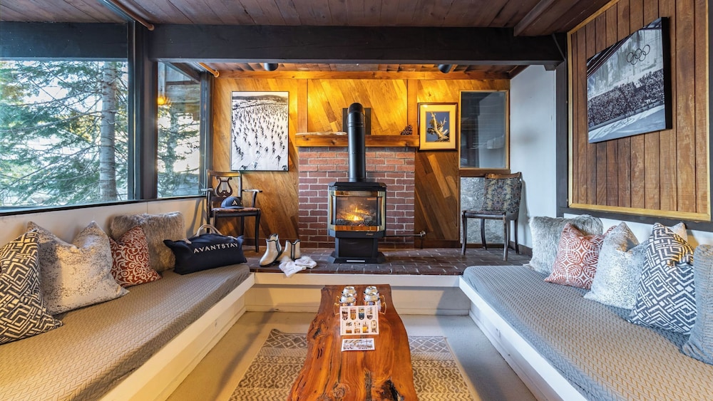 Walk to Palisades Village + Ski Lifts 5BR w/ Mtn Views Mt. Jola by Avantstay