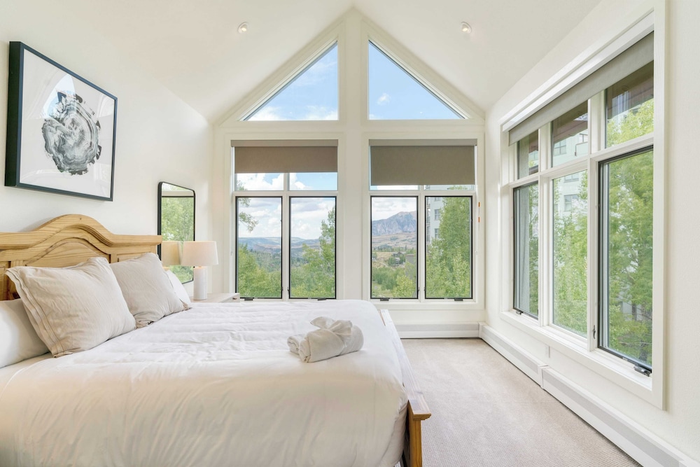 Emerald Elk at Village Creek by Avantstay Close to Slopes & Village w/ Views