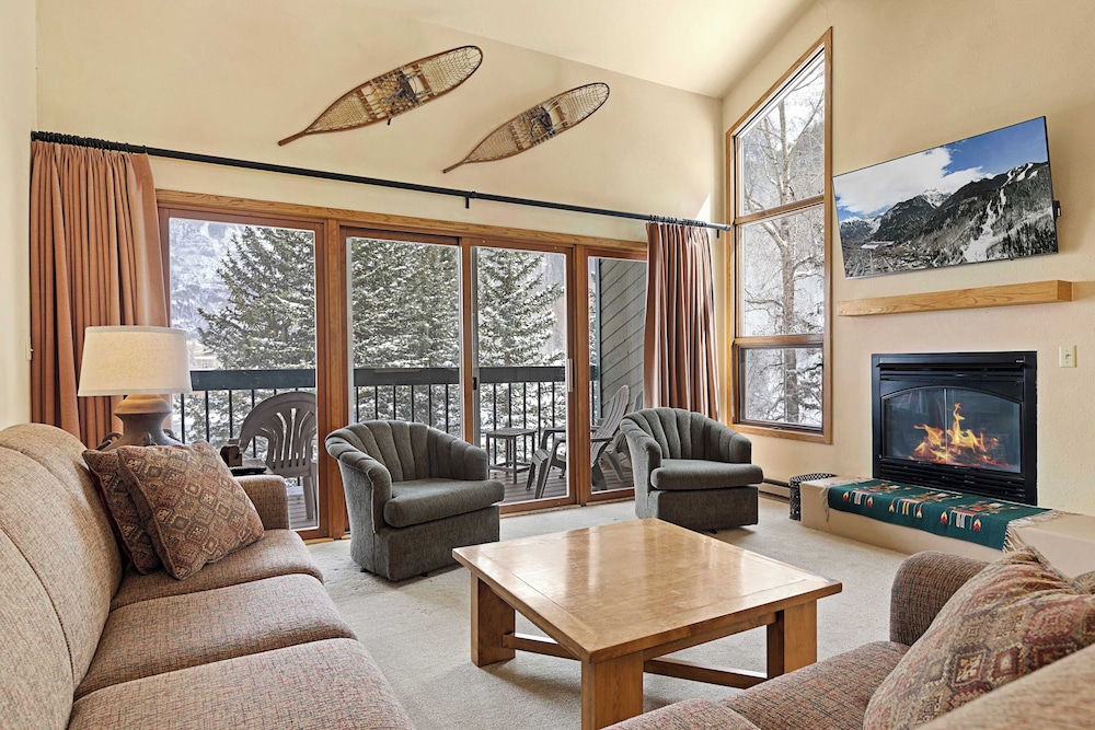 Riverside Condos B204 by Avantstay Condo Close To Downtown, Town Park & Ski Lift #8