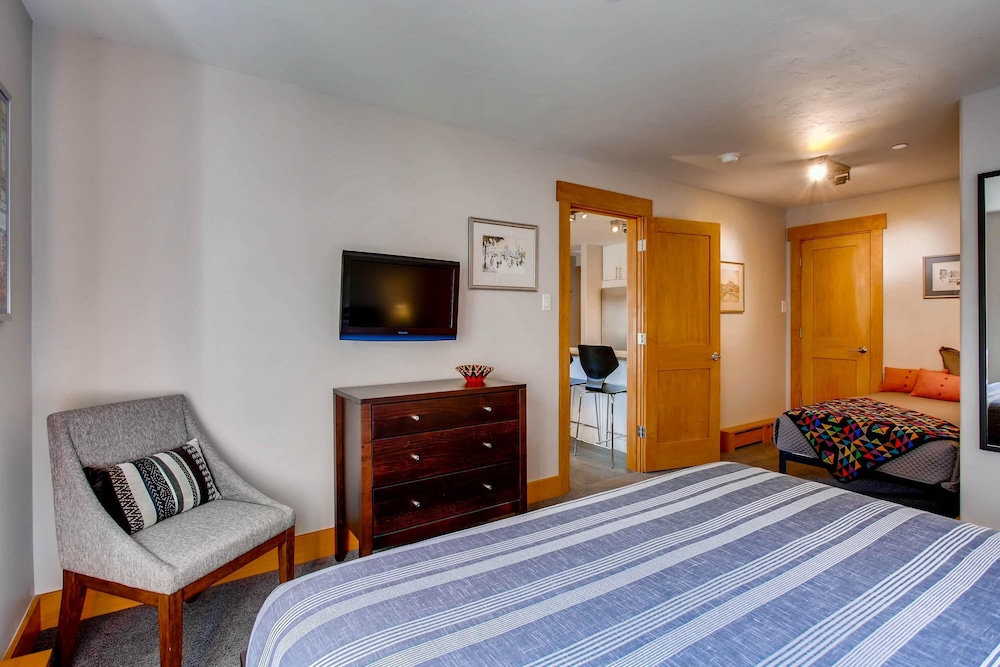 Westwind 302 2BD 2BA Plat. Condo — фото 4