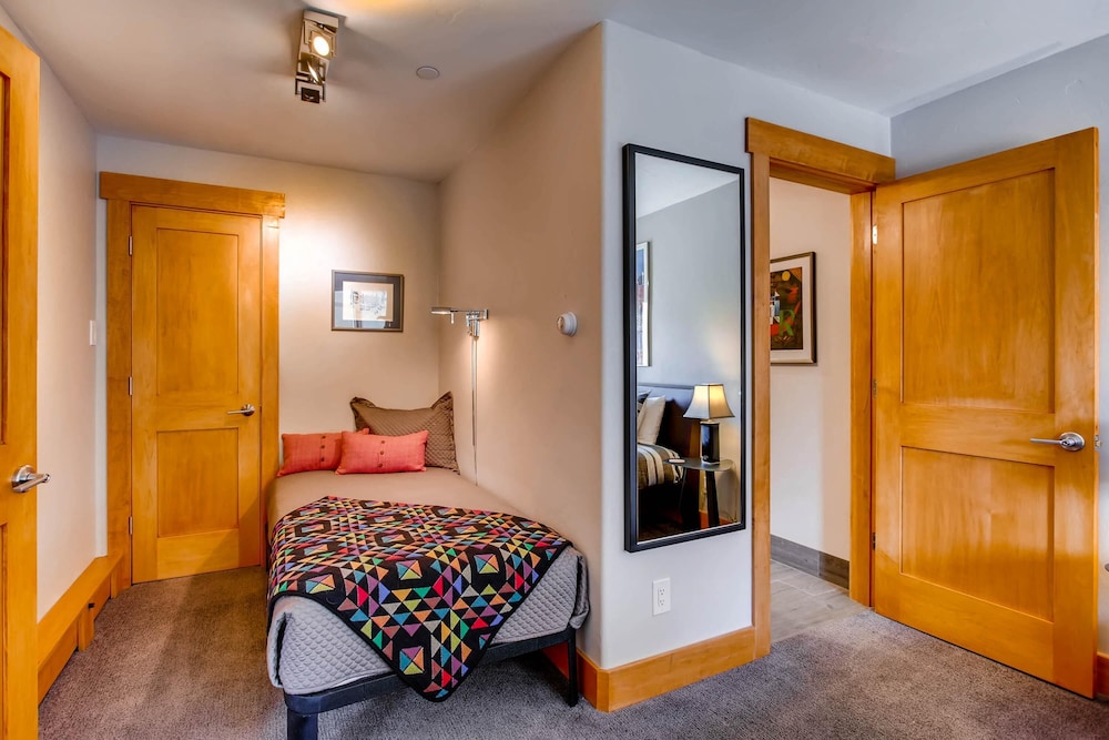 Westwind 302 2BD 2BA Plat. Condo — фото 2