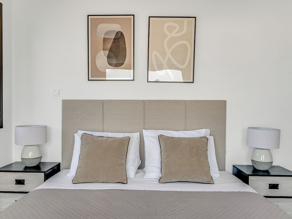 Sanders Elgio - Precious 3-bdr Apt With Balcony — фото 3
