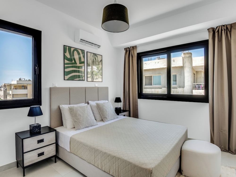 Sanders Elgio - Generous 2-bdr Apt w Balcony — фото 4
