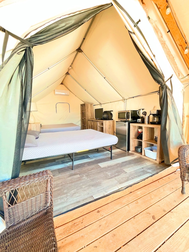 Son's Blue River Camp Glamping Cabin C — фото 5