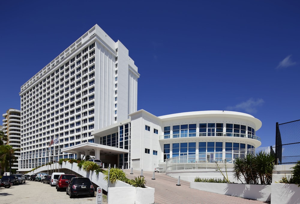 New Point Miami Beach Apartments