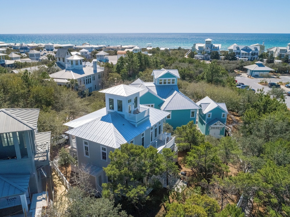 A Seaside Beauty! Book Now - Lot of Outdoor Living Space