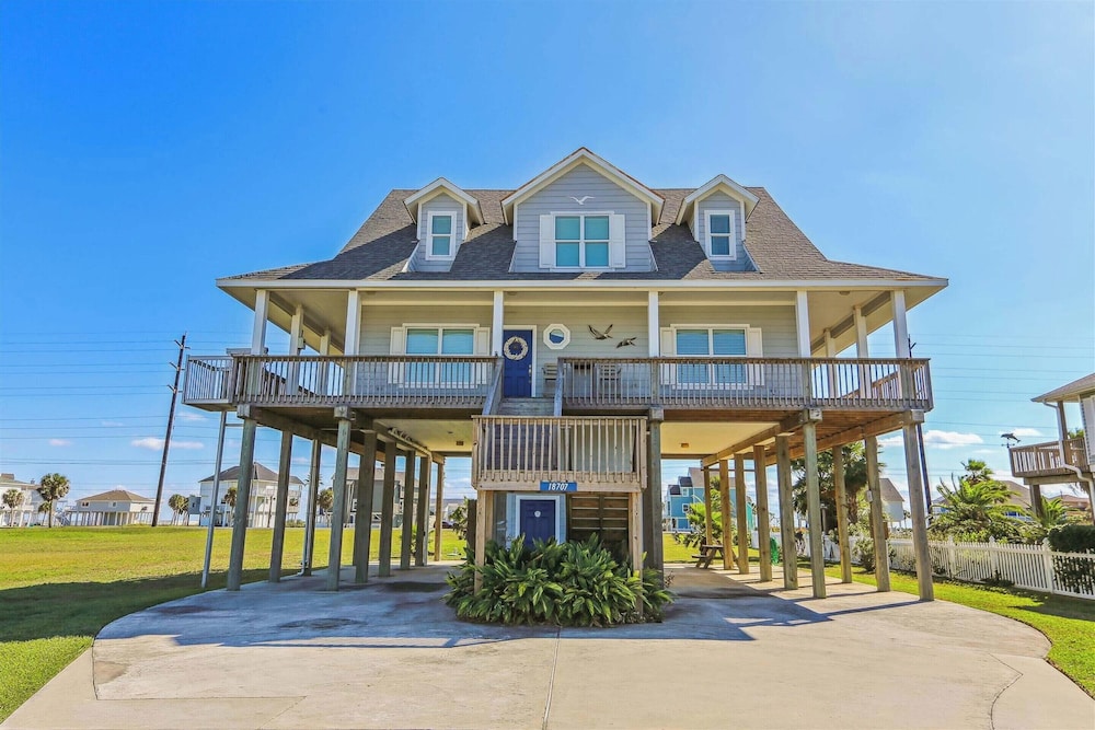 Cottage By The Sea by Ryson Vacation Rentals