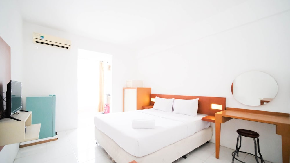 Homey Studio Apartment At Dian Regency