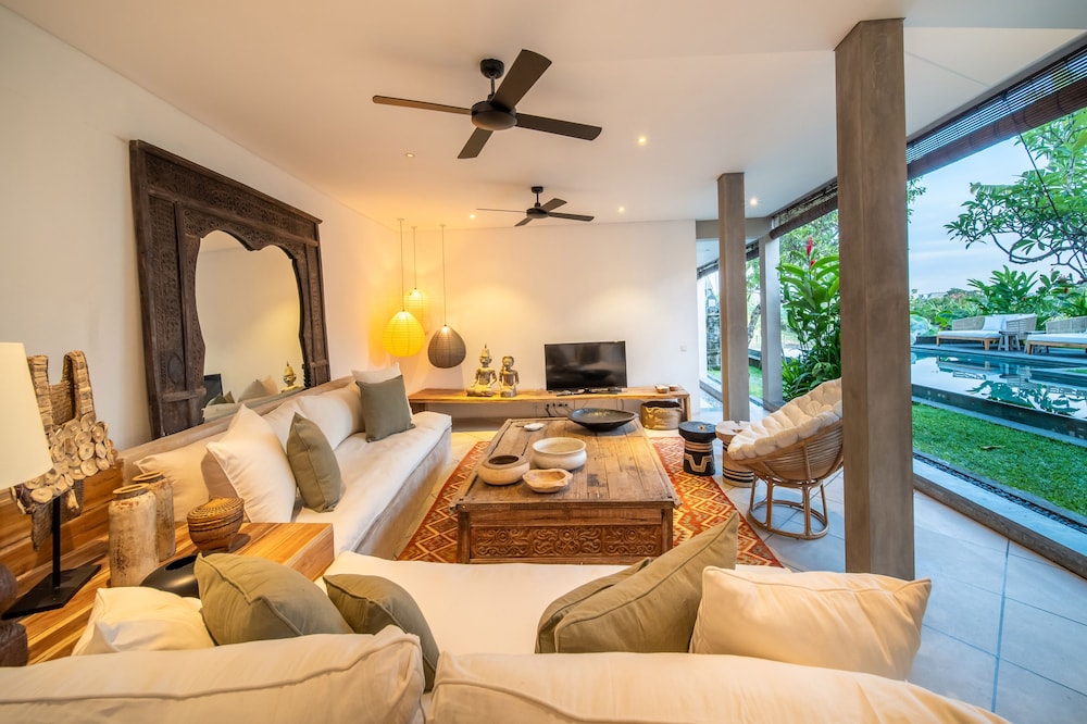 Stunning 4BR Private Villa in Canggu