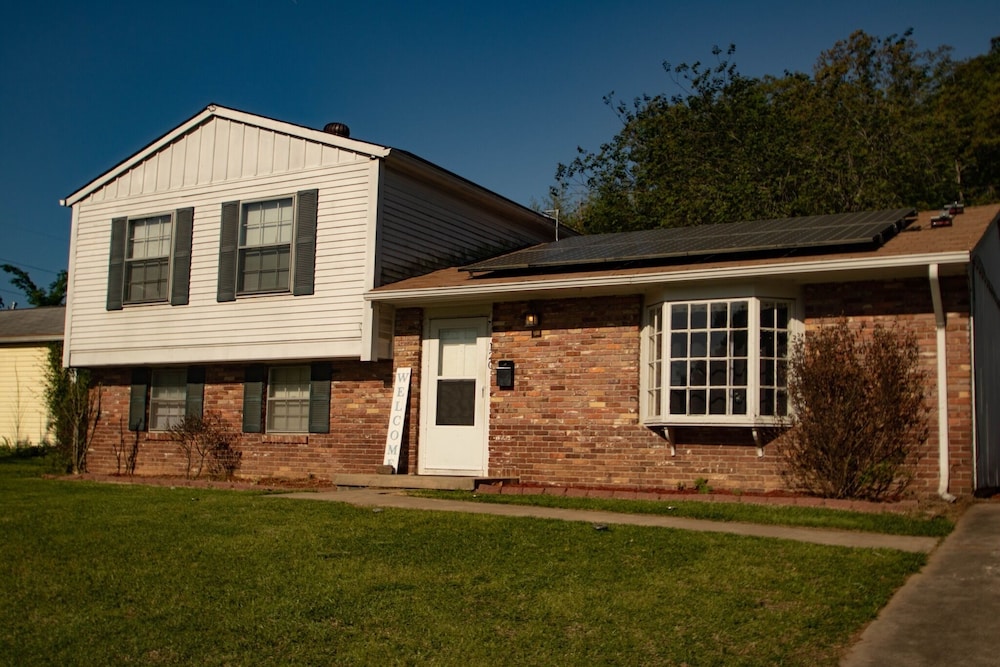 Midtown Serenity 2 - Sleeps 14 People