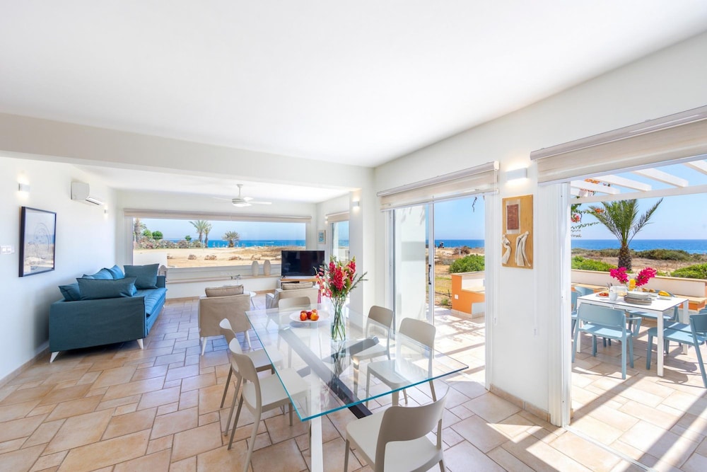 Protaras Seafront Villa Violetta — фото 3