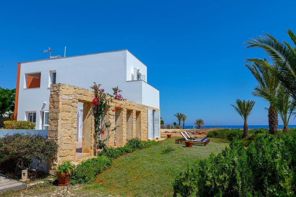 Protaras Seafront Villa Violetta — фото 2
