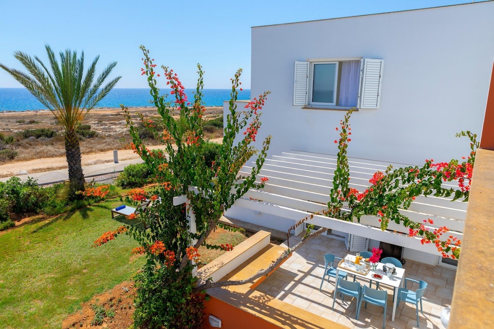 Protaras Seafront Villa Violetta — фото 4