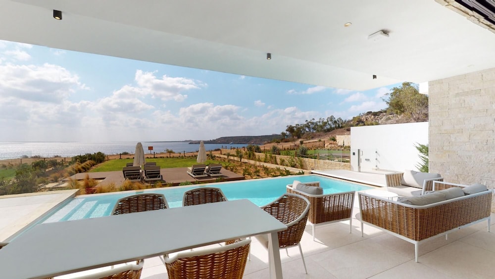 Periyiali Seafront Villa Nefeli — фото 2