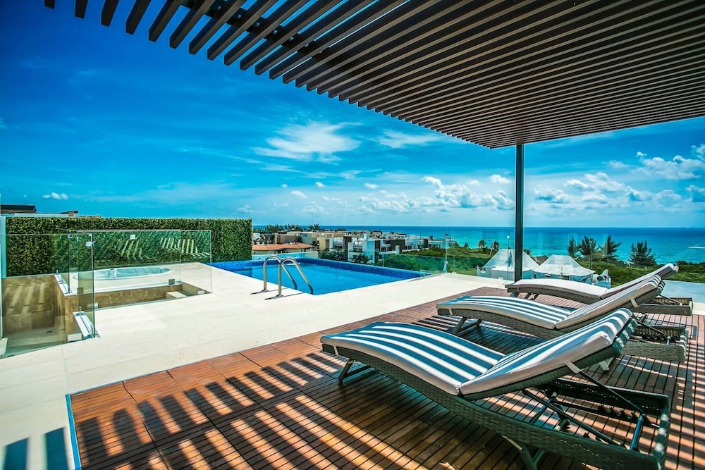 Panoramic View - Steps From The Beach — фото 3