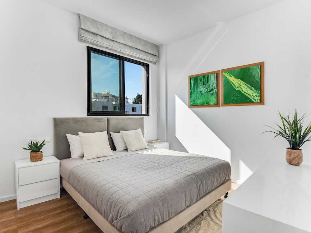 Sanders Olive - Chic 2-bdr Apt With Shared Pool — фото 5