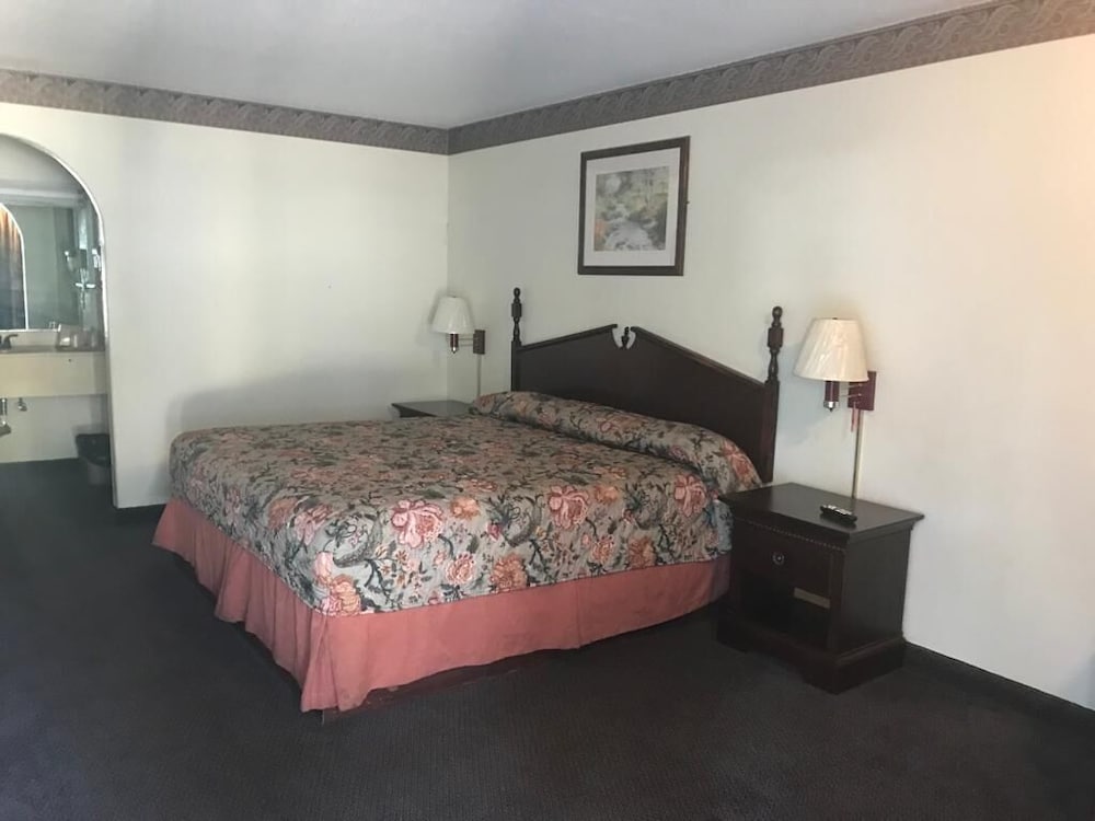 Executive Inn & Suites — фото 4