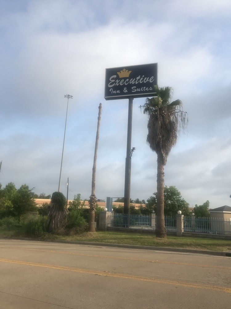Executive Inn & Suites — фото 5