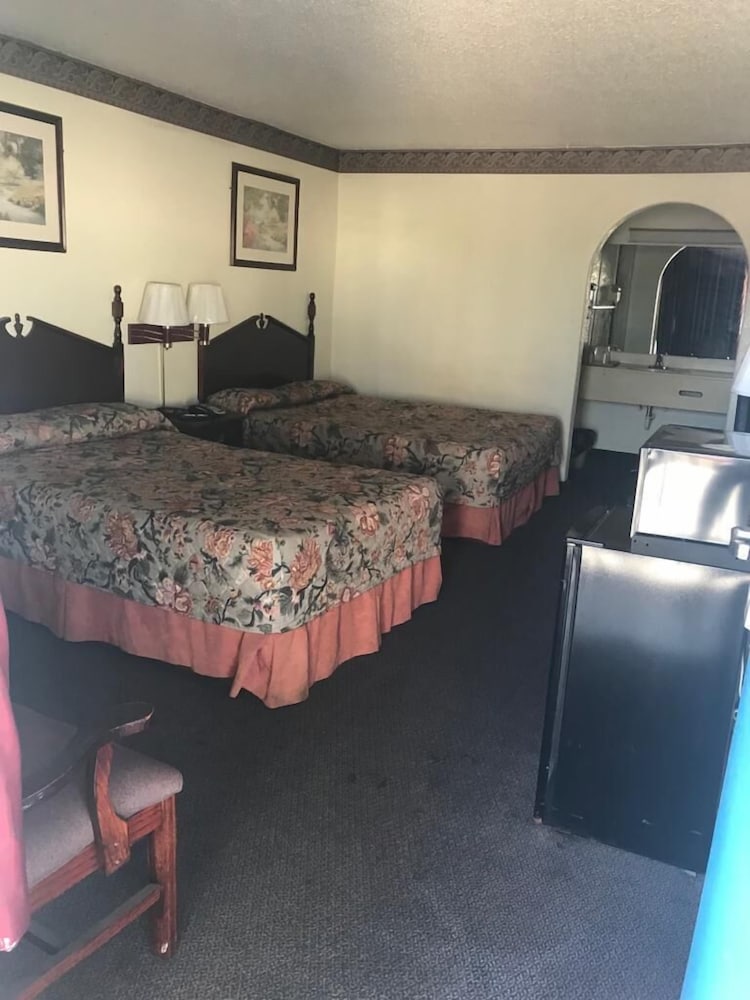 Executive Inn & Suites — фото 2