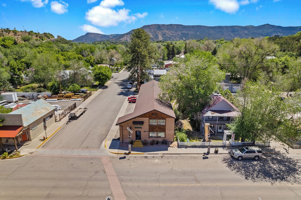 The Alpine Motel