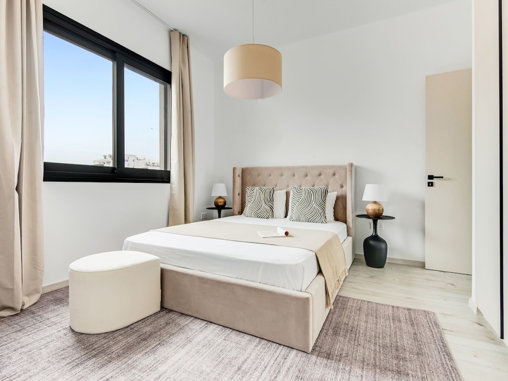 Sanders Premier - Cozy 2 bdr apt With Balcony — фото 3