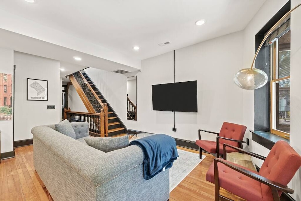 Spacious Massive Logan Circle DC Rowhouse — фото 3