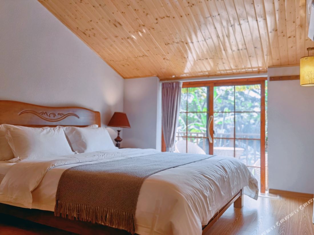 Weizhou Island Bamboo House