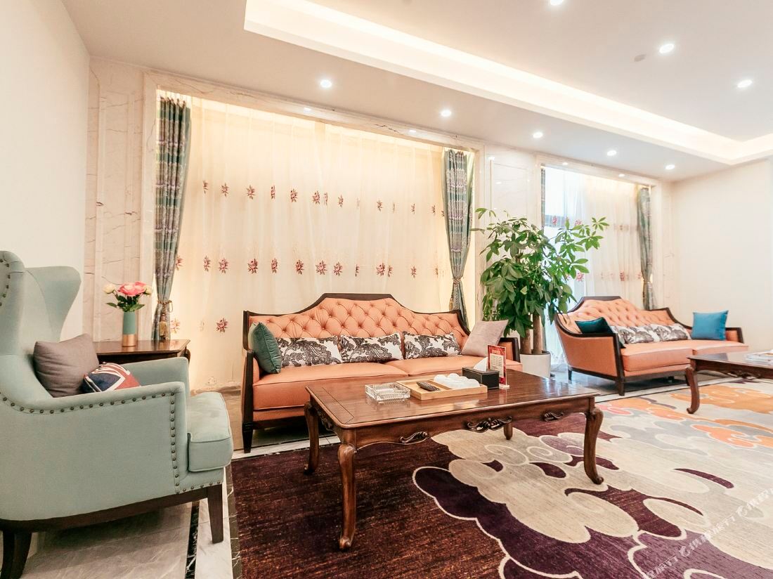 T Land Hotel