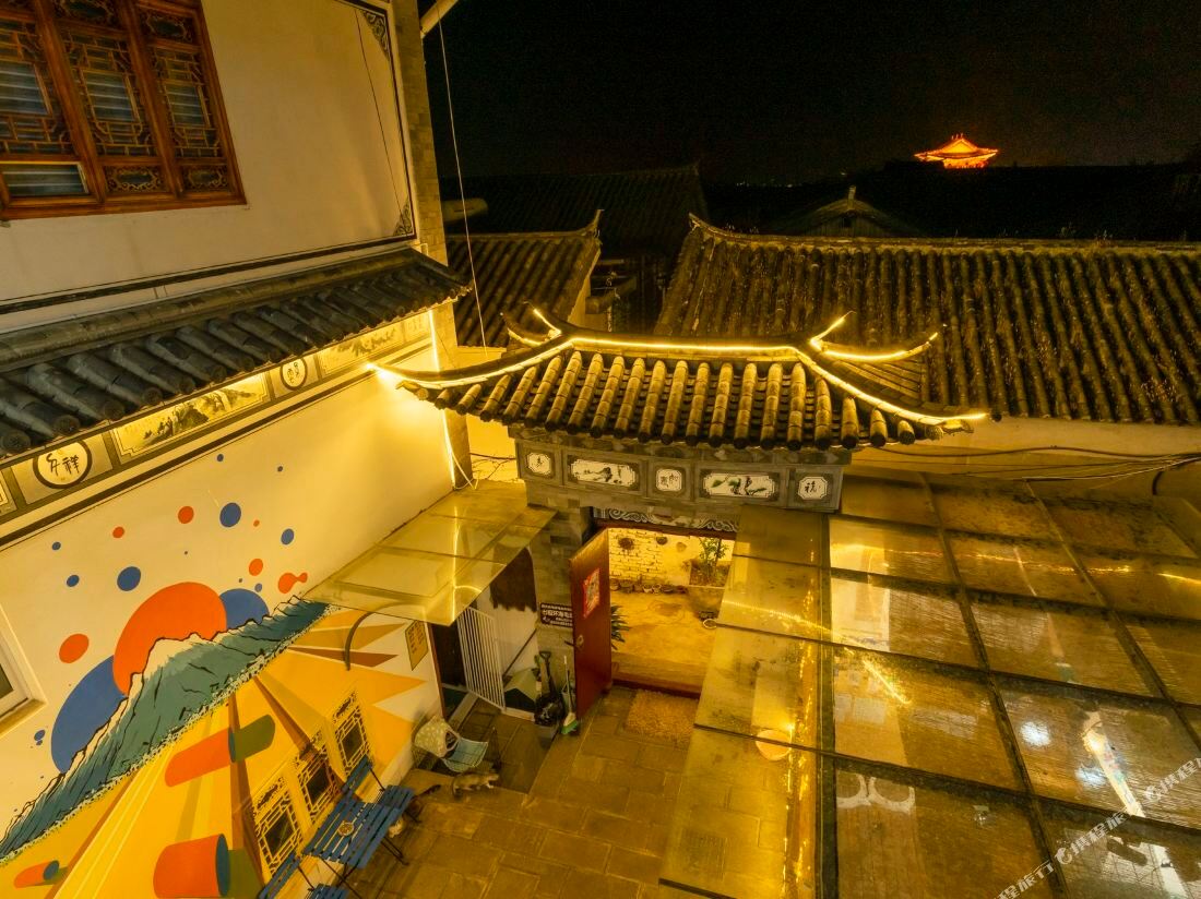 Sunshine Courtyard Sightseeing Home stay (Dali Old City Store