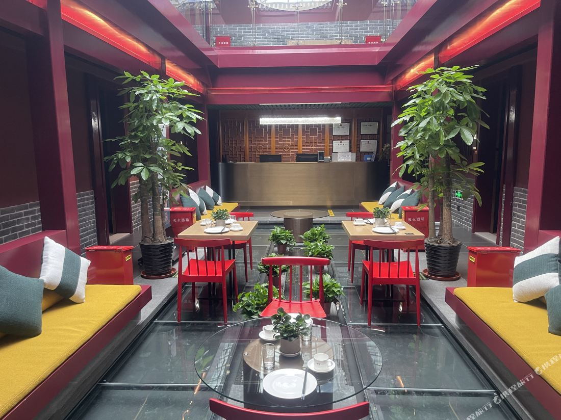 Red Wall Qiuguo Hotel (Qianmen Pedestrian Street, Tiananmen Square, Beijing)