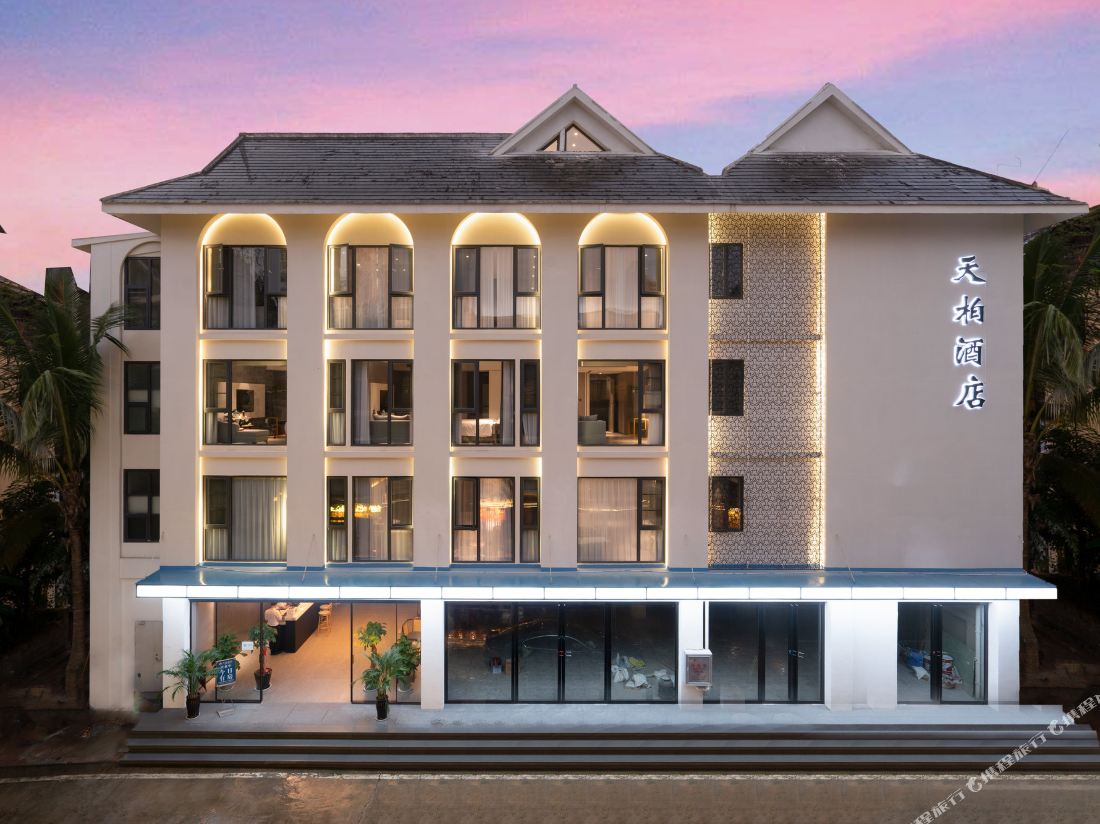 Xishuangbanna Tianbai Hotel (Xingguang Night Market Shuangjing West Gaozhuang)