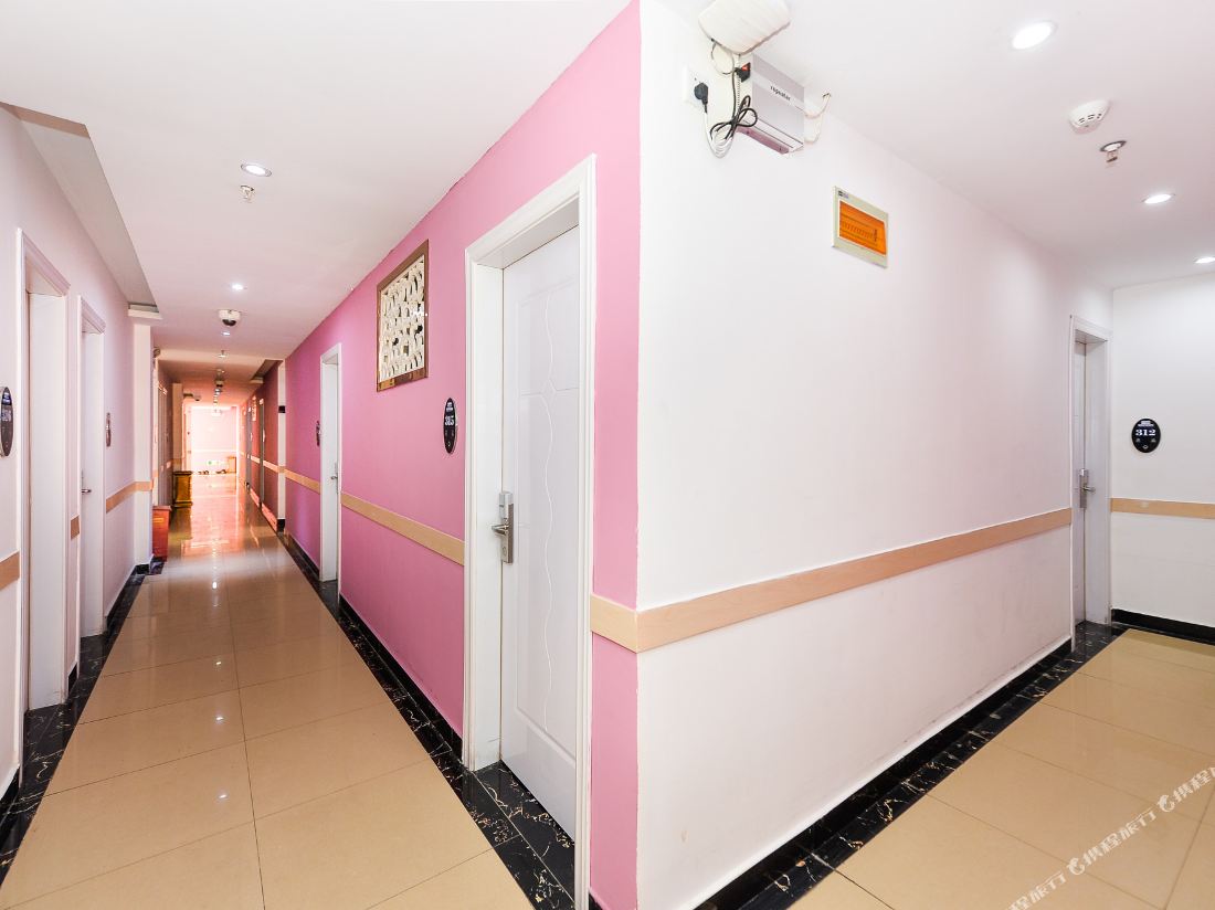 YiBon Hotels Group (Jiading Baiyin Road subway station store)