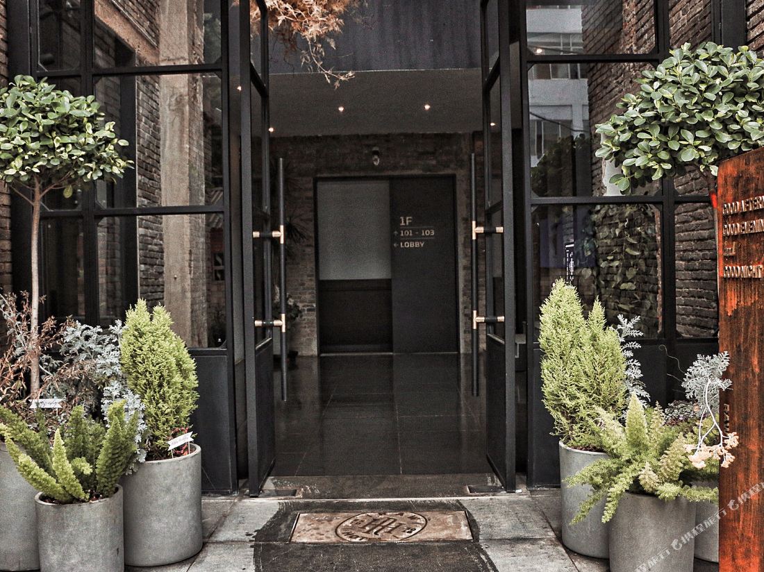 RAW HOTEL