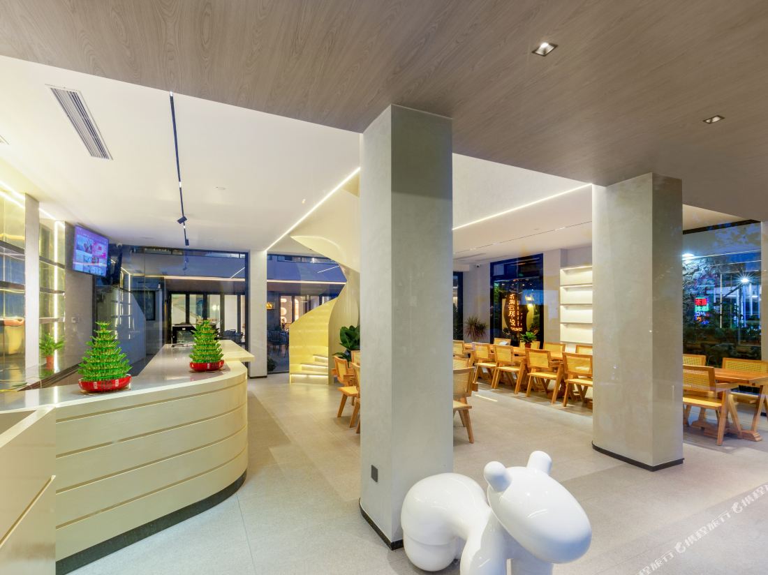Maan Coco Flagship Seaview Hotel