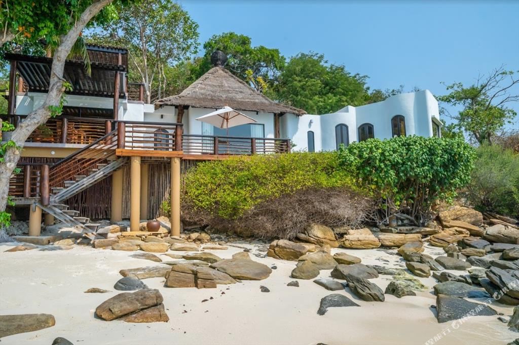 Paradee Resort